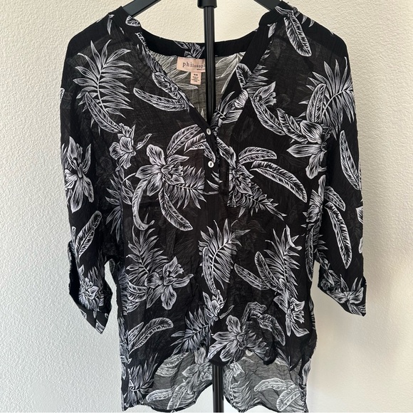 Philosophy Tops - Philosophy Black and White Floral Blouse‎ Medium